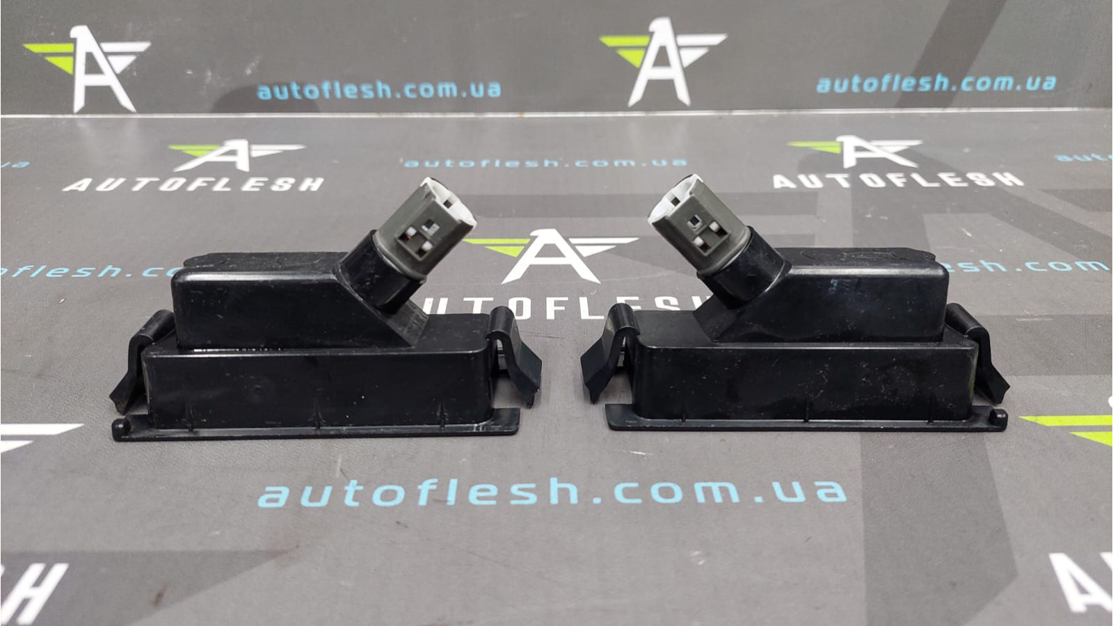 Фонарь подсветки номерного знака 925011H500, 925021H500 KIA Ceed Rio 3 бу